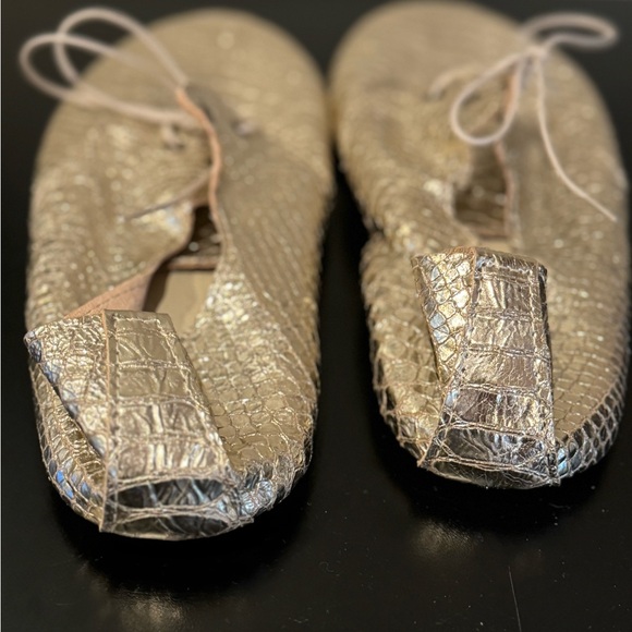 NWOT Anniel lace up shoes - Size 38 - gold - Picture 3 of 4